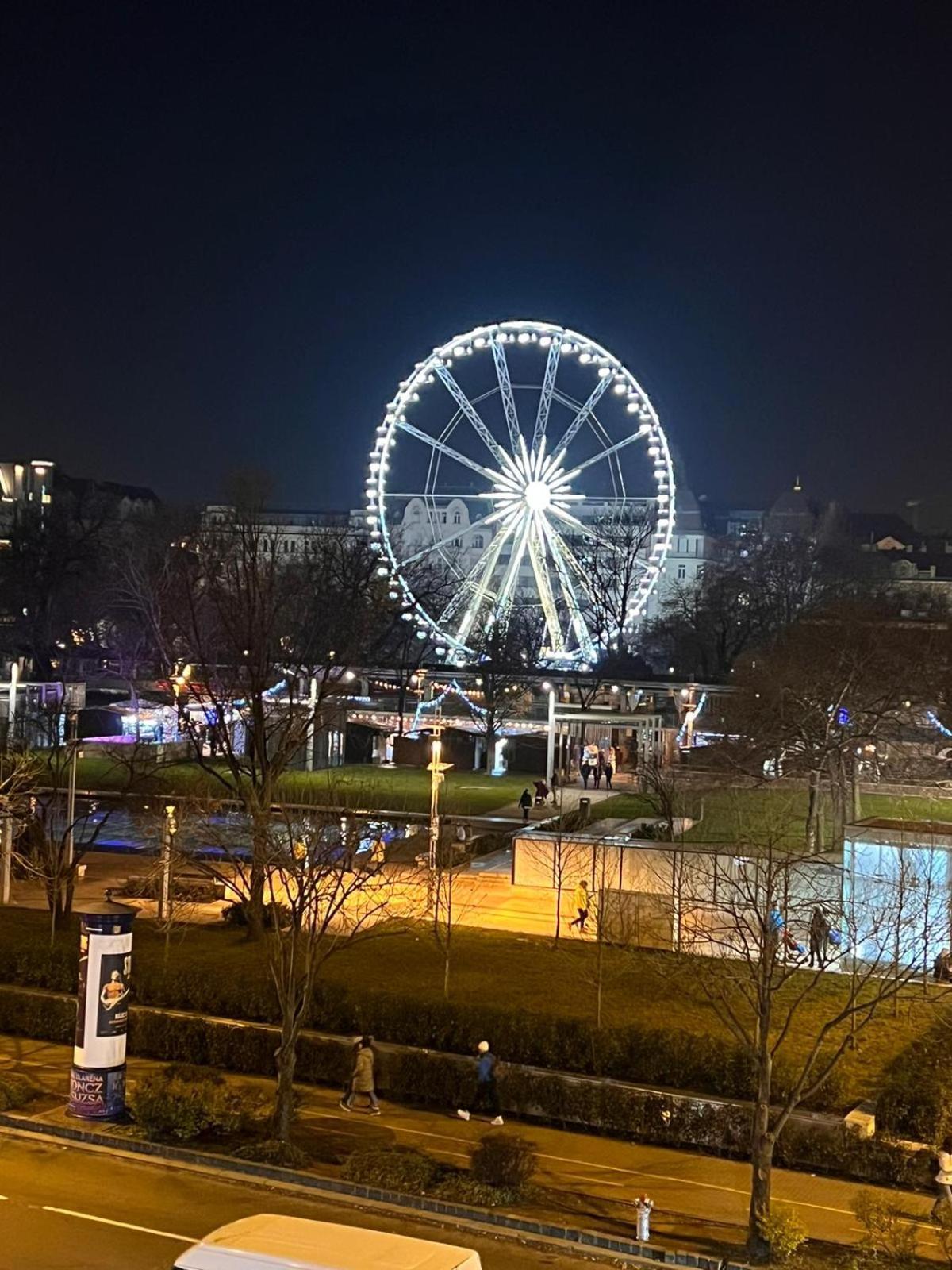 Big Wheel Panoramica Apartment Будапеща Екстериор снимка